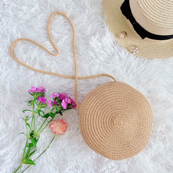 Handbags - Round Straw Crossbody bag